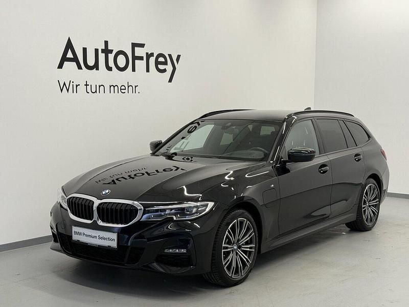 Gebraucht BMW 330e Shadowline 184 PS (135 kW) 2021 Saphirschwarz