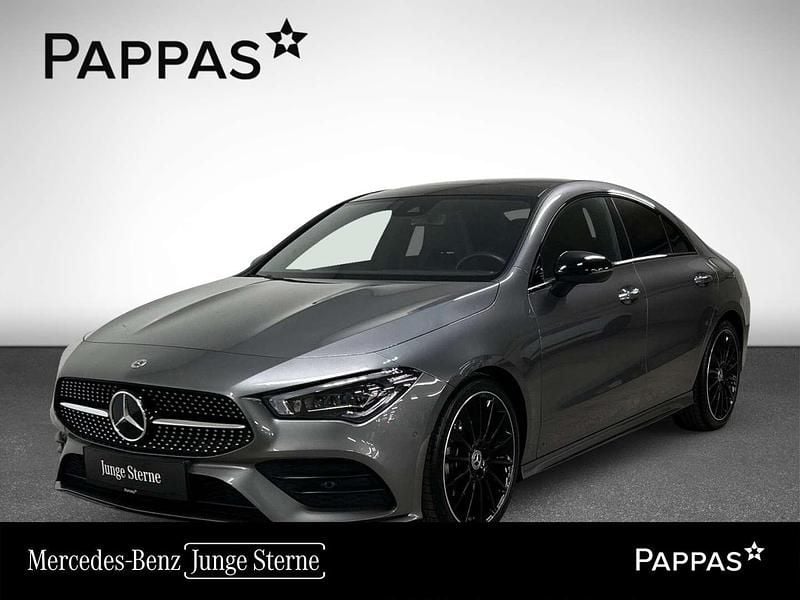 Grau Gebraucht 2022 Mercedes CLA180 AMG line Limousine | € 35.850 (Fairer Preis) - Bild 1/2