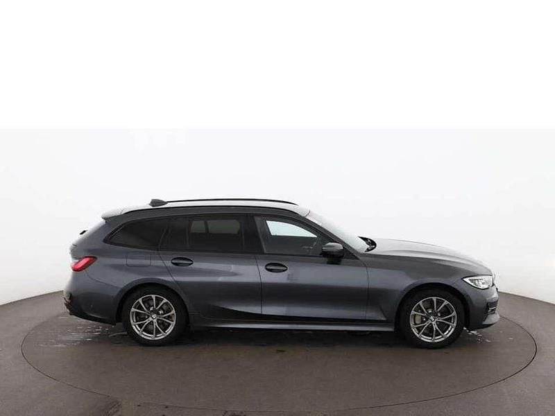 Gebraucht BMW 330e Sport Line 184 PS (135 kW) 2021 Grau Kombi