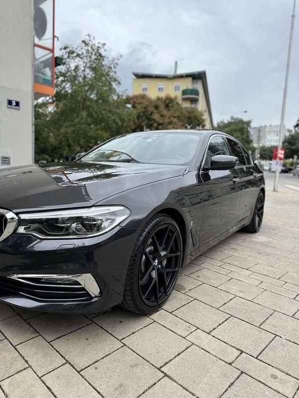 Grau Gebraucht 2017 BMW 530e Limousine | € 25.500 - Bild 1/4