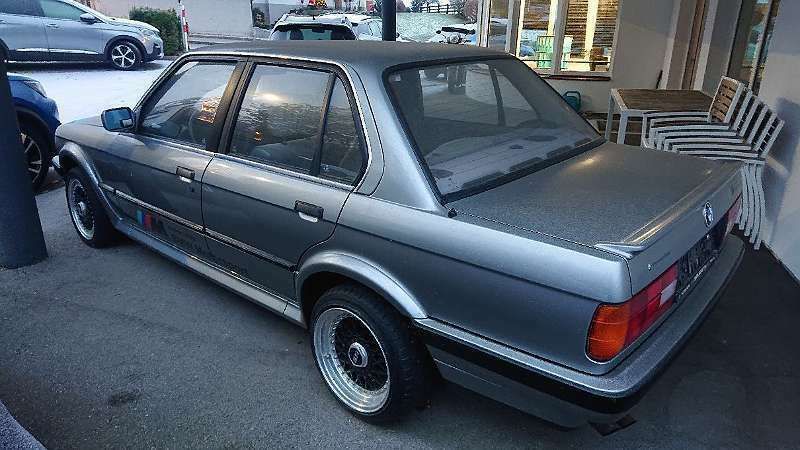 Gebraucht BMW 325 170 PS (125 kW) 1989 Grau Limousine