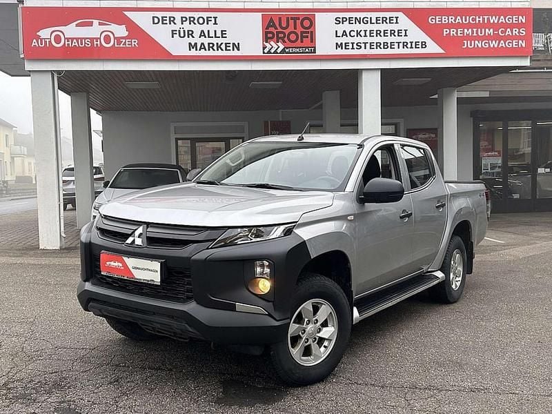 Grau Gebraucht 2021 Mitsubishi L Edition SUV | € 27.480 - Bild 1/4