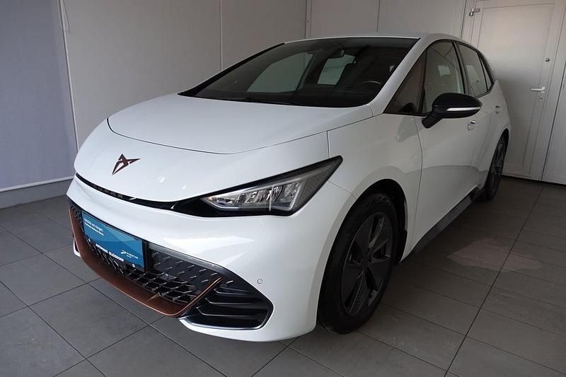 Weiss metallic Gebraucht 2023 Cupra Born Kleinwagen | € 25.490 (Fairer Preis) - Bild 1/4