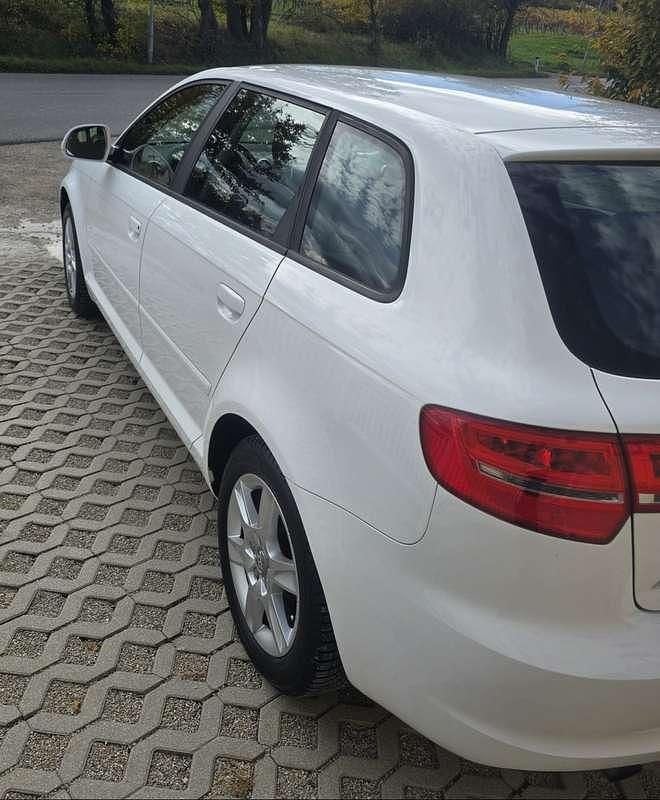 Gebraucht Audi A3 102 PS (75 kW) 2010 Weiß Limousine