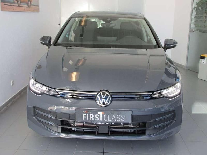Neu VW Golf VIII 116 PS (85 kW) 2025 Grau Limousine