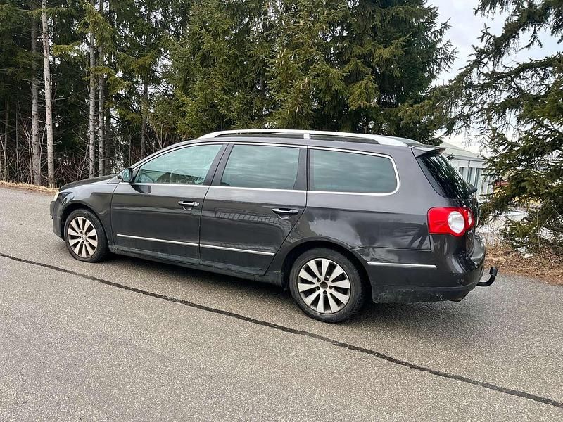 Gebraucht VW Passat 110 PS (80 kW) 2009 Braun Kombi