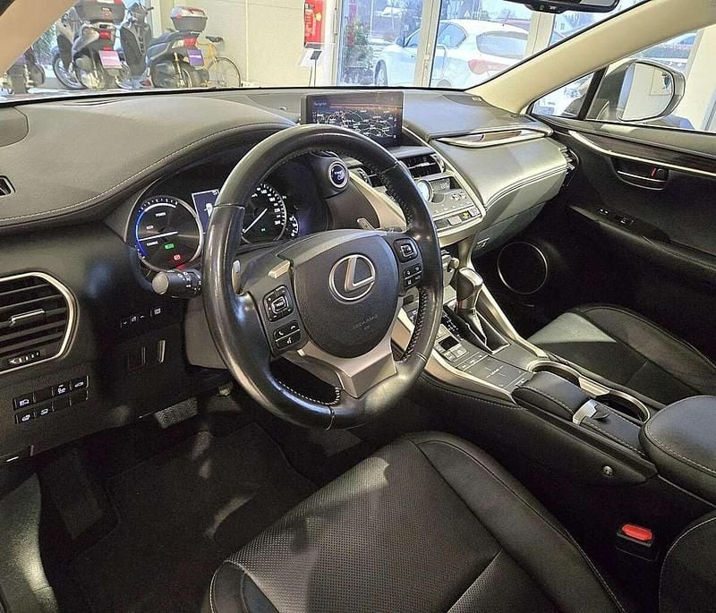 Gebraucht Lexus NX300h Executive Line 155 PS (114 kW) 2019 Silber SUV