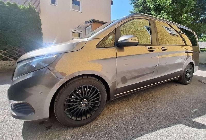 Gebraucht Mercedes V220 Exclusive 163 PS (119 kW) 2016 Grau Van / Kleinbus