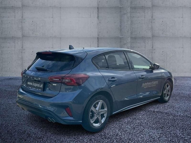 Gebraucht Ford Focus ST-Line 124 PS (91 kW) 2023 Blau Limousine
