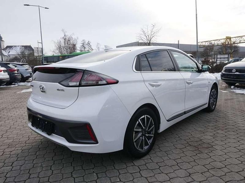 Gebraucht Hyundai Ioniq 100 kW (136 PS) 2021 Weiß Kleinwagen