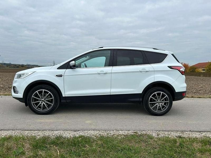 Weiß Gebraucht 2019 Ford Kuga Trend SUV | € 13.150 (Fairer Preis) - Bild 1/4