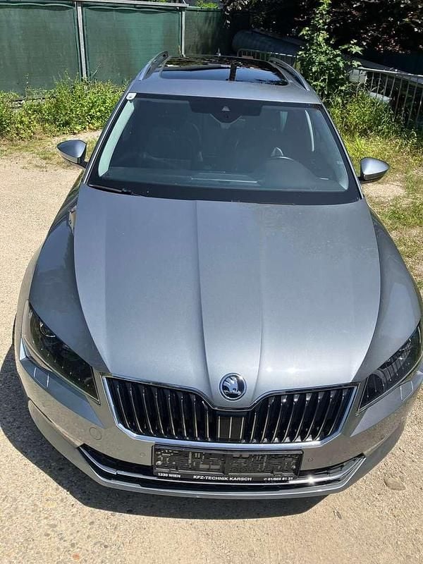 Grau Gebraucht 2016 Skoda Superb Style Kombi | € 14.900 (Superpreis) - Bild 1/4