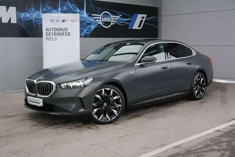 Gebraucht BMW 550e Comfort Edition 313 PS (230 kW) 2024 Grau Limousine