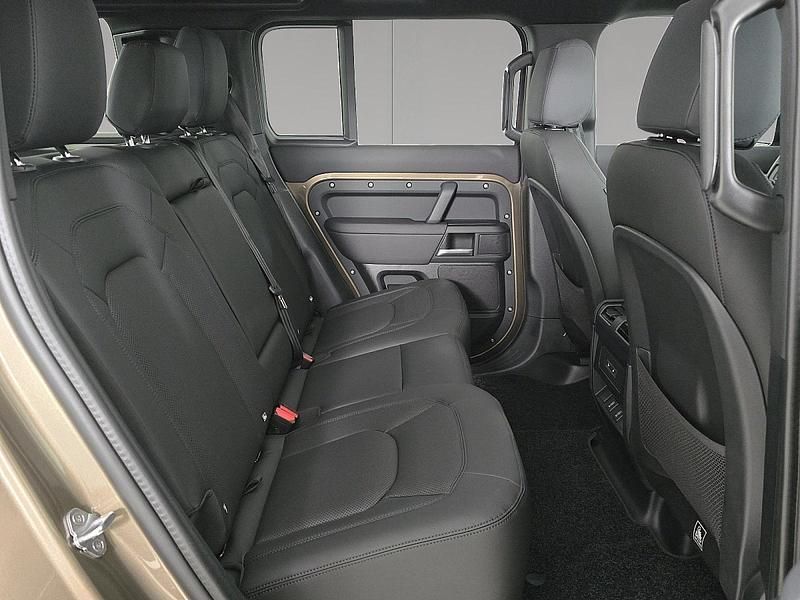 Gebraucht Land Rover Defender SE Dynamic 225 PS (165 kW) 2025 Gondwana stone gloss SUV