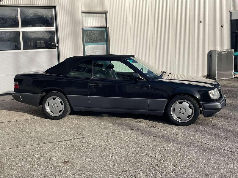 Gebraucht Mercedes E300 AMG 220 PS (161 kW) 1994 Schwarz Cabrio