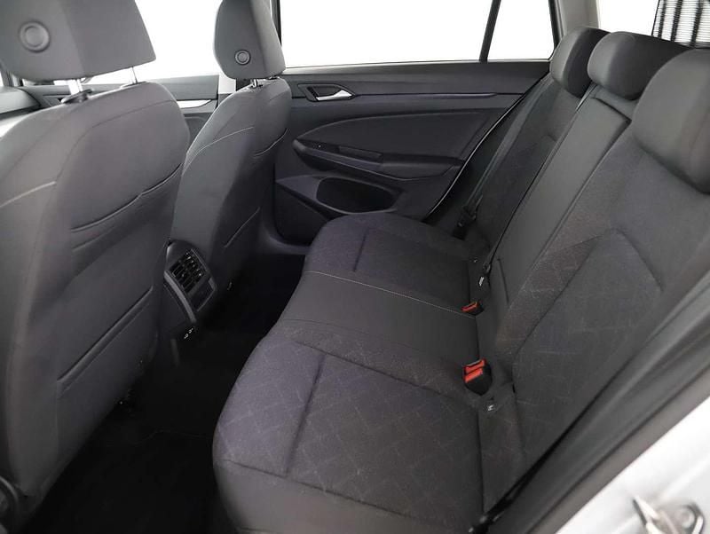 Gebraucht VW Golf VIII Style 131 PS (96 kW) 2022 Silber  metallic Kombi