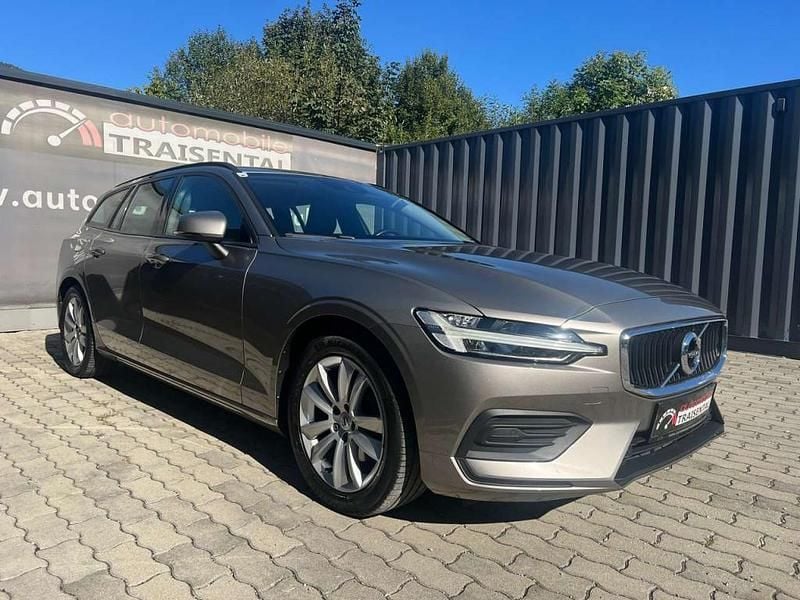 Gebraucht Volvo V60 Momentum 150 PS (110 kW) 2019 Grau Kombi