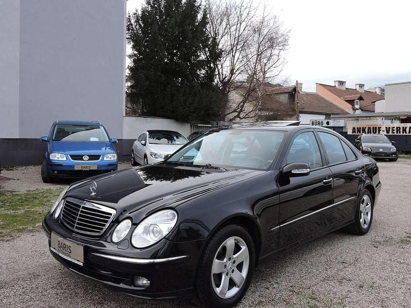 Schwarz Gebraucht 2005 Mercedes E220 Limousine | € 7.980 (Fairer Preis) - Bild 1/4