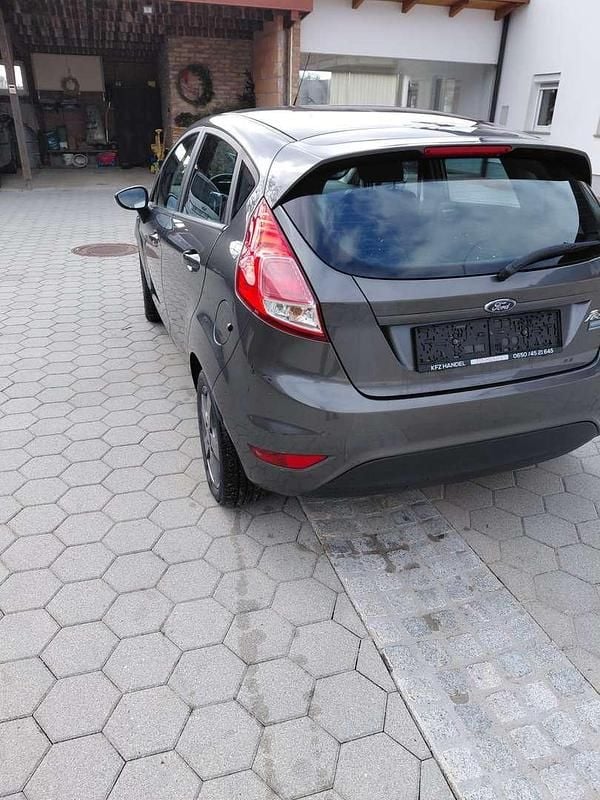 Gebraucht Ford Fiesta Trend 82 PS (60 kW) 2017 Grau Limousine