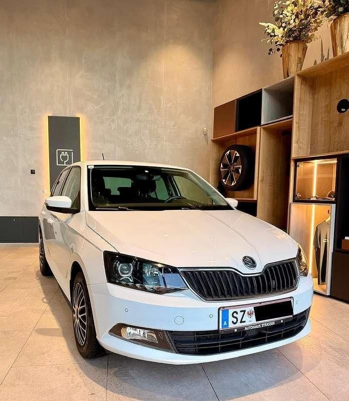 Weiß Gebraucht 2017 Skoda Fabia Style Limousine | € 9.400 (Guter Preis) - Bild 1/4