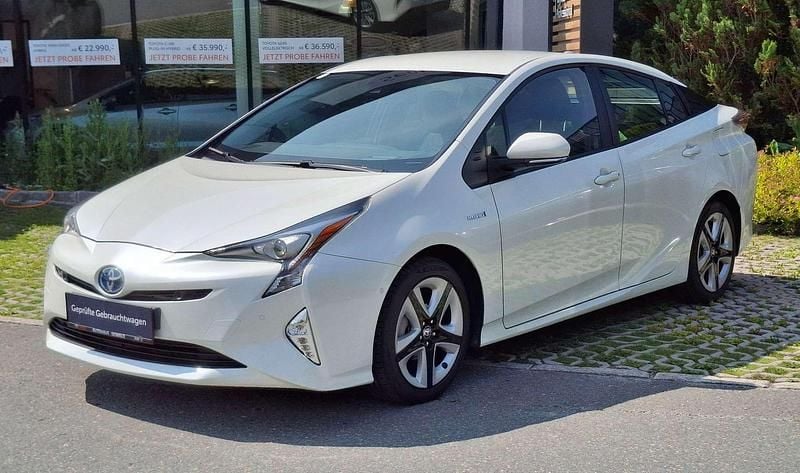 Weiß Gebraucht 2016 Toyota Prius Lounge Kleinwagen | € 13.990 (Fairer Preis) - Bild 1/4