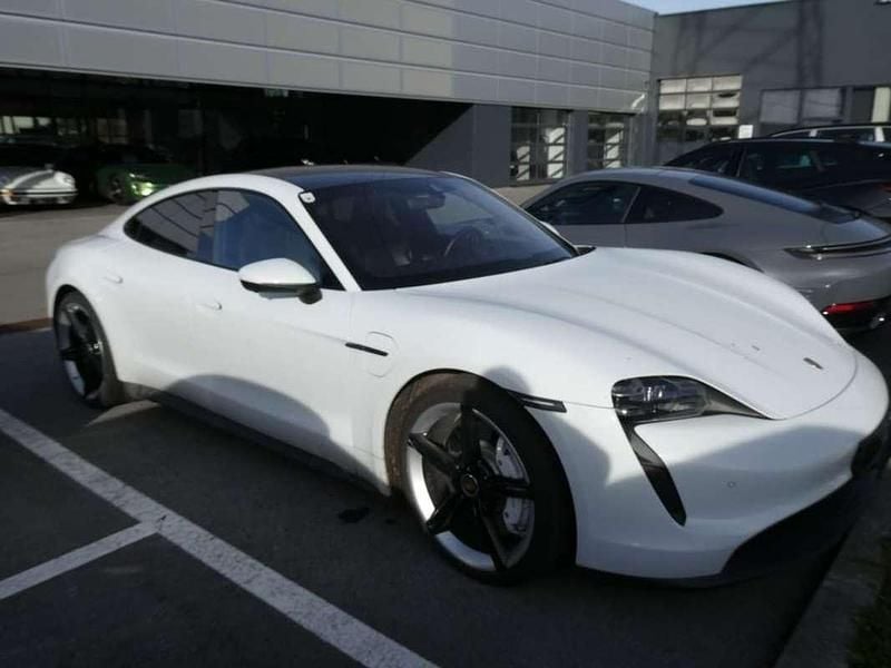 Weiß Gebraucht 2020 Porsche Taycan 4S Performance Package Limousine | € 59.850 (Guter Preis) - Bild 1/4