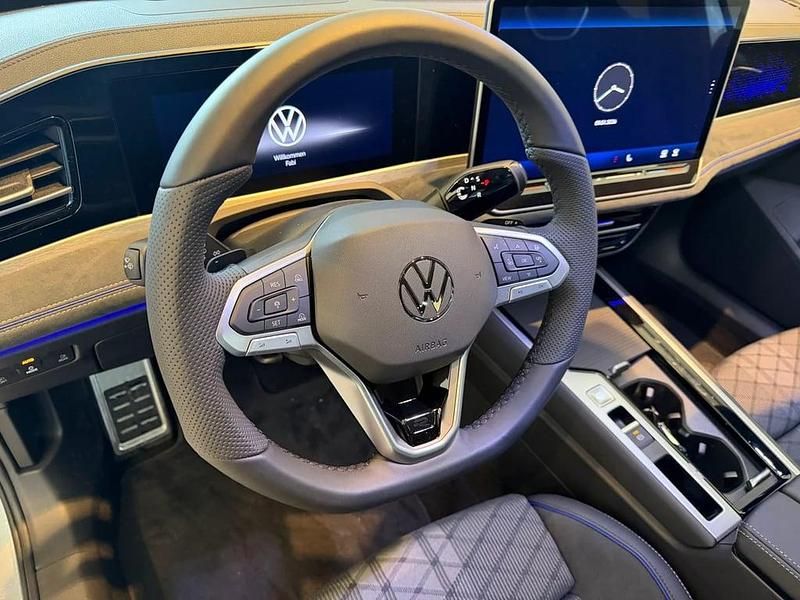 Neu VW Passat Sport 193 PS (141 kW) 2026 Mittelgrau  normal Kombi