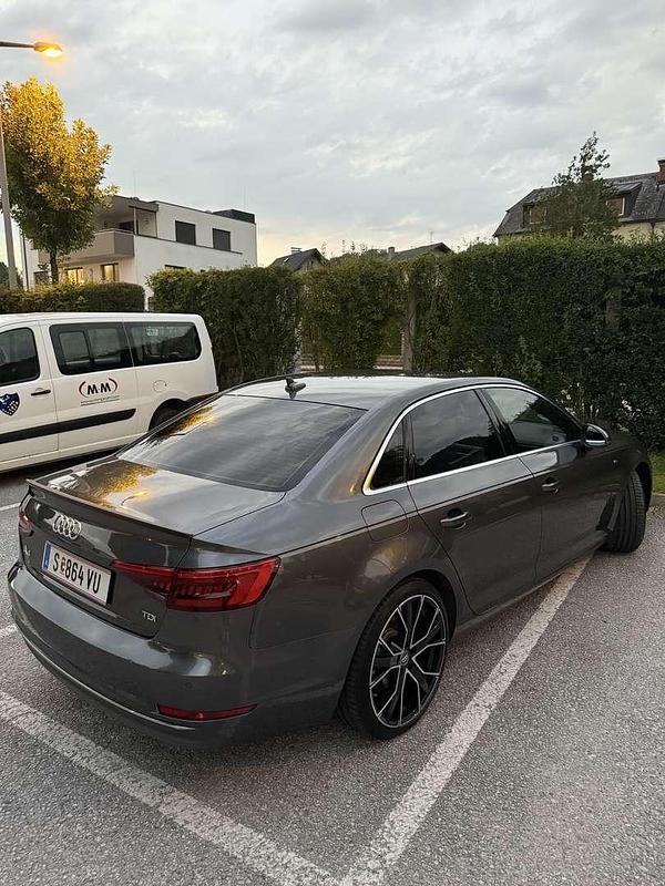 Gebraucht Audi A4 Sport 150 PS (110 kW) 2016 Grau Limousine