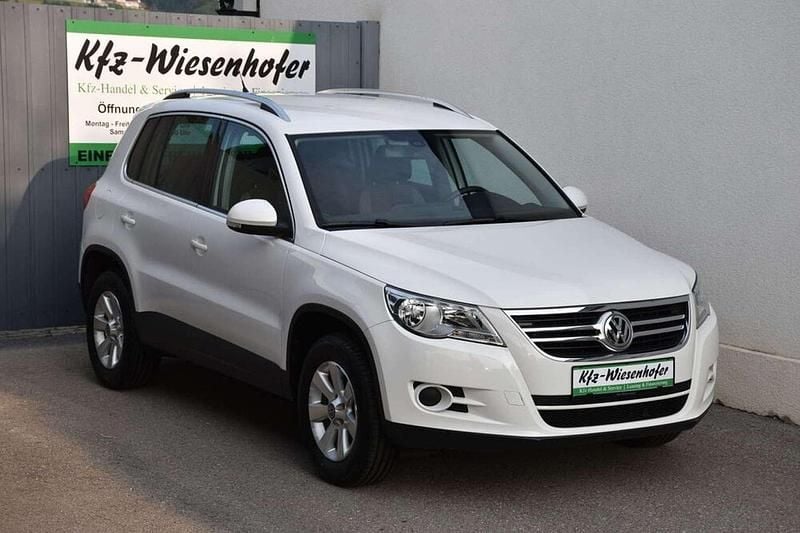 Weiß Gebraucht 2010 VW Tiguan Sportline SUV | € 11.390 (Etwas zu teuer) - Bild 1/4