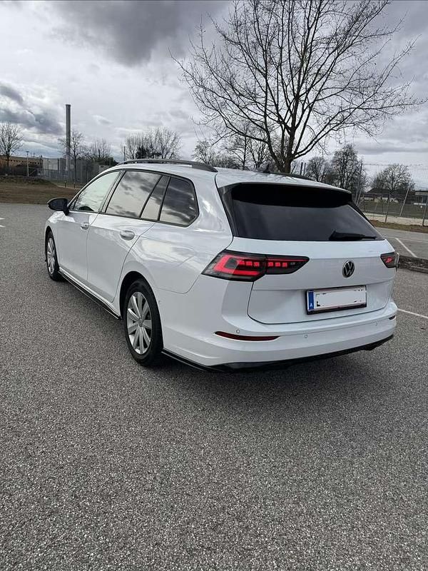 Gebraucht VW Golf VIII Sport 150 PS (110 kW) 2025 Weiß Kombi