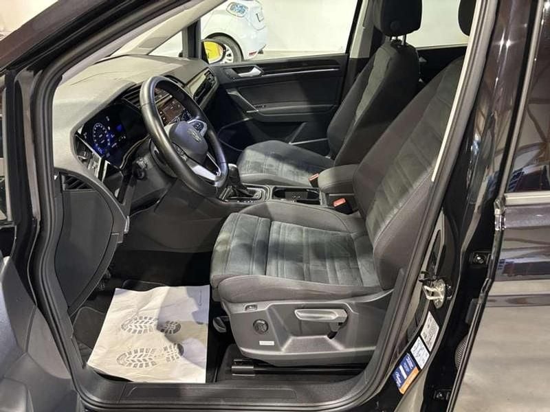 Gebraucht VW Touran 150 PS (110 kW) 2022 Schwarz Van / Kleinbus