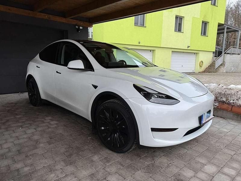Weiß Gebraucht 2024 Tesla Model Y RWD SUV | € 37.990 (Fairer Preis) - Bild 1/4