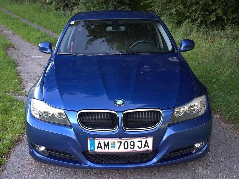 Gebraucht BMW 318 143 PS (105 kW) 2009 Blau Kombi