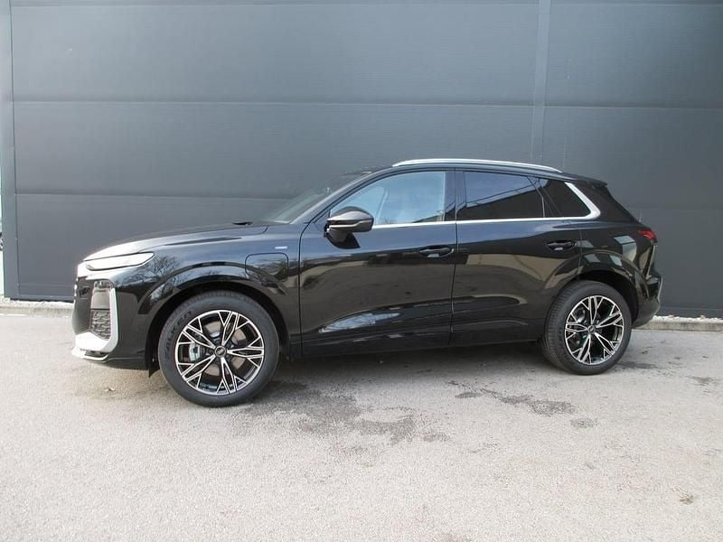 Neu Audi Q3 S-Line 272 PS (200 kW) 2025 Schwarz  metallicperleffektno SUV