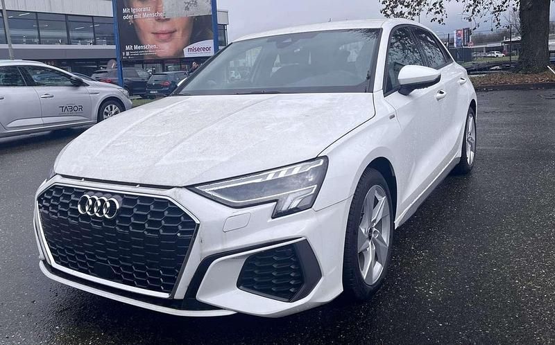Gebraucht Audi A3 S-Line 110 PS (80 kW) 2023 Weiß Limousine