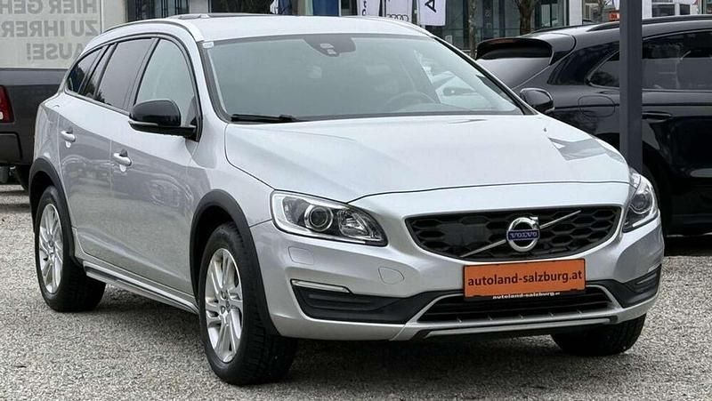 Gebraucht Volvo V60 CC Kinetic 150 PS (110 kW) 2016 Silber Kombi