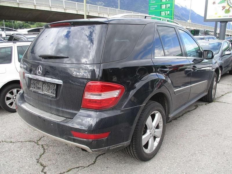 Gebraucht Mercedes ML350 Sport 231 PS (169 kW) 2010 Schwarz SUV
