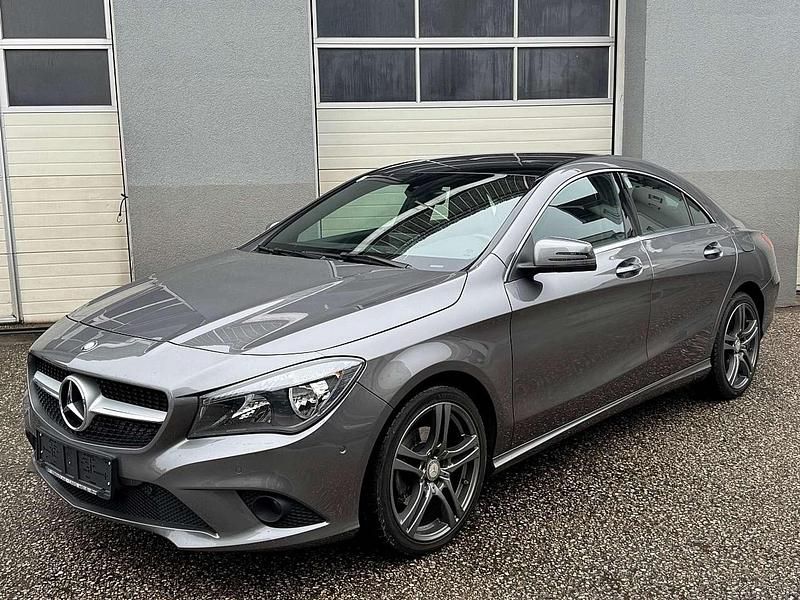 Grau Gebraucht 2015 Mercedes CLA180 Limousine | € 18.990 (Fairer Preis) - Bild 1/4