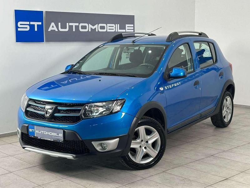Blau Gebraucht 2014 Dacia Sandero Prestige Kleinwagen | € 7.990 (Fairer Preis) - Bild 1/4