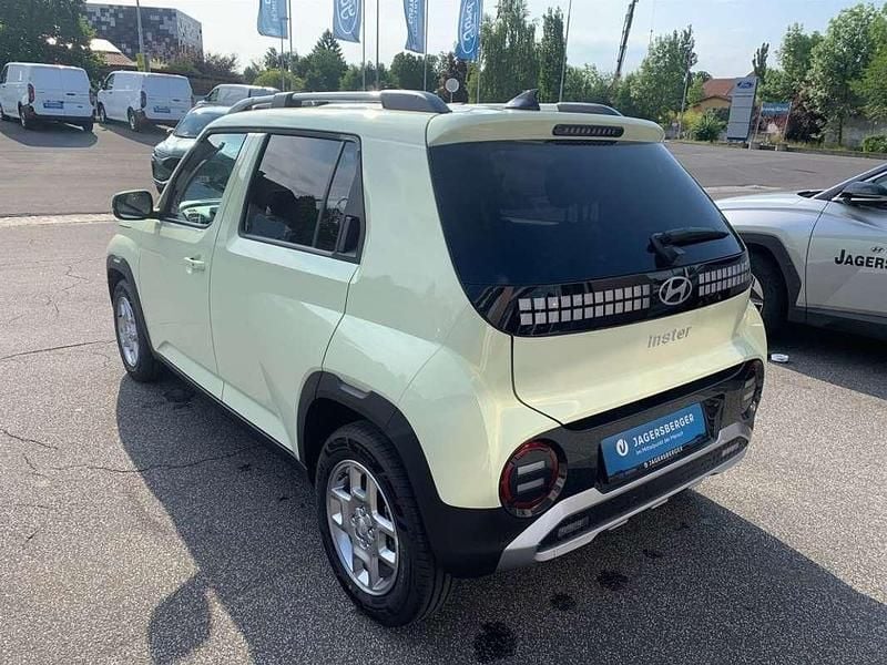 Neu Hyundai Inster Trend 22 kW (31 PS) 2025 Gelb Kleinwagen