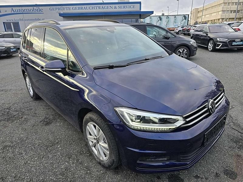 Blau Gebraucht 2022 VW Touran Comfortline Van / Kleinbus | € 26.890 (Etwas zu teuer) - Bild 1/4