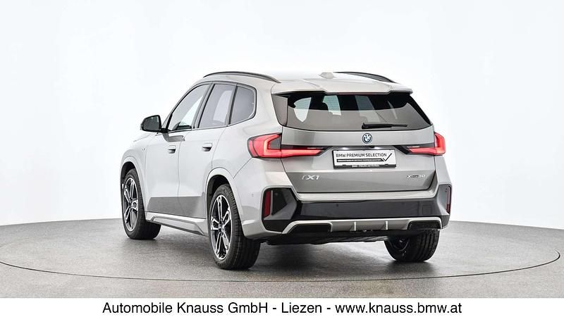 Gebraucht BMW iX1 Shadowline 200 kW (272 PS) 2023 Spacesilber SUV