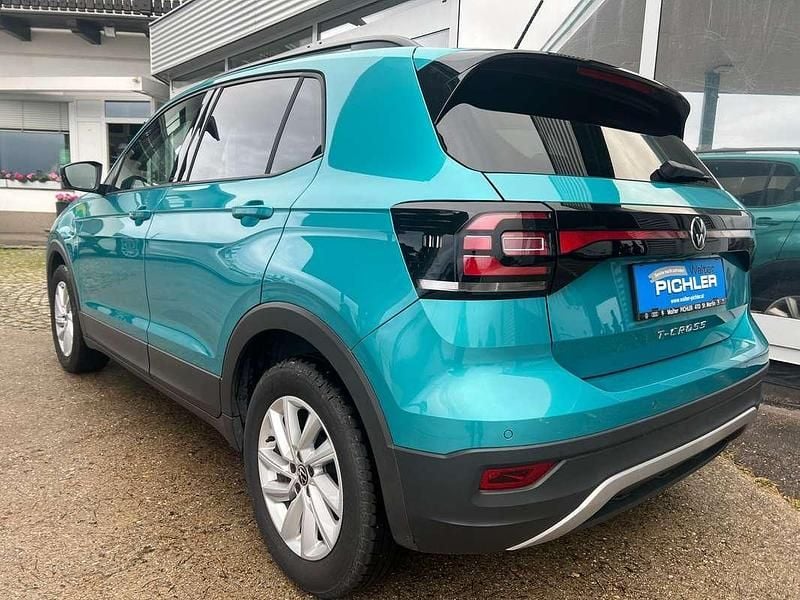 Gebraucht VW T-Cross Life 95 PS (69 kW) 2023 Mittelblau  metallicperleffekt SUV