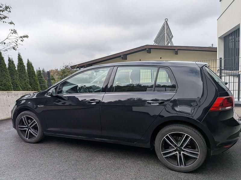 Gebraucht VW Golf VII 90 PS (66 kW) 2016 Schwarz Limousine