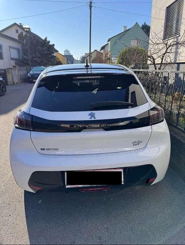 Weiß Gebraucht 2023 Peugeot e-208 GT Kleinwagen | € 23.999 (Fairer Preis) - Bild 1/3