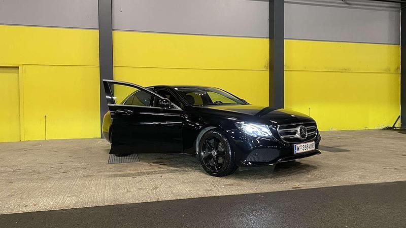 Schwarz Gebraucht 2016 Mercedes E220 Limousine | € 18.950 (Superpreis) - Bild 1/4