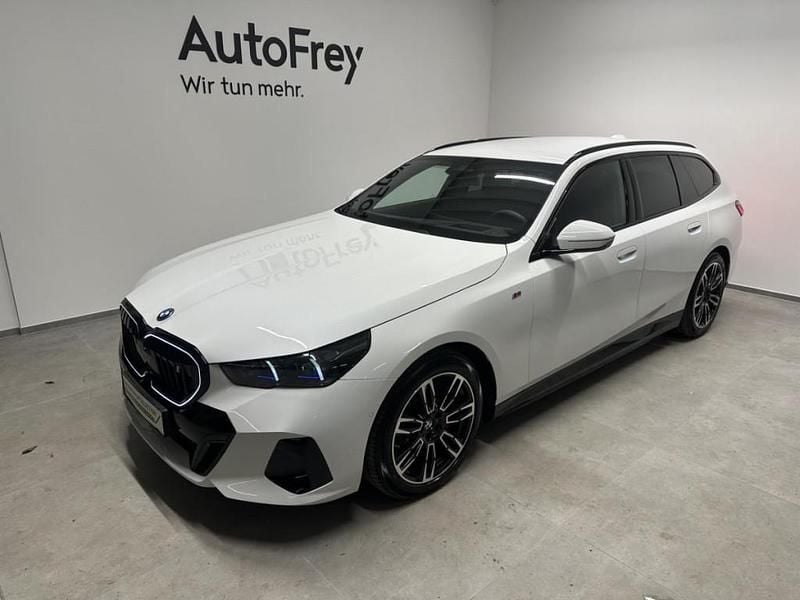 Weiß Gebraucht 2025 BMW i5 Comfort Edition Kombi | € 64.490 (Superpreis) - Bild 1/4