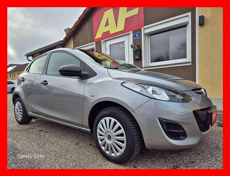 Grau Gebraucht 2012 Mazda 2 Limousine | € 3.990 (Fairer Preis) - Bild 1/4