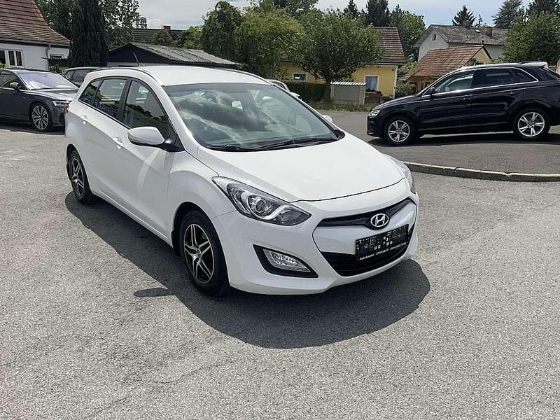 Gebraucht Hyundai i30 90 PS (66 kW) 2012 Weiß Kombi