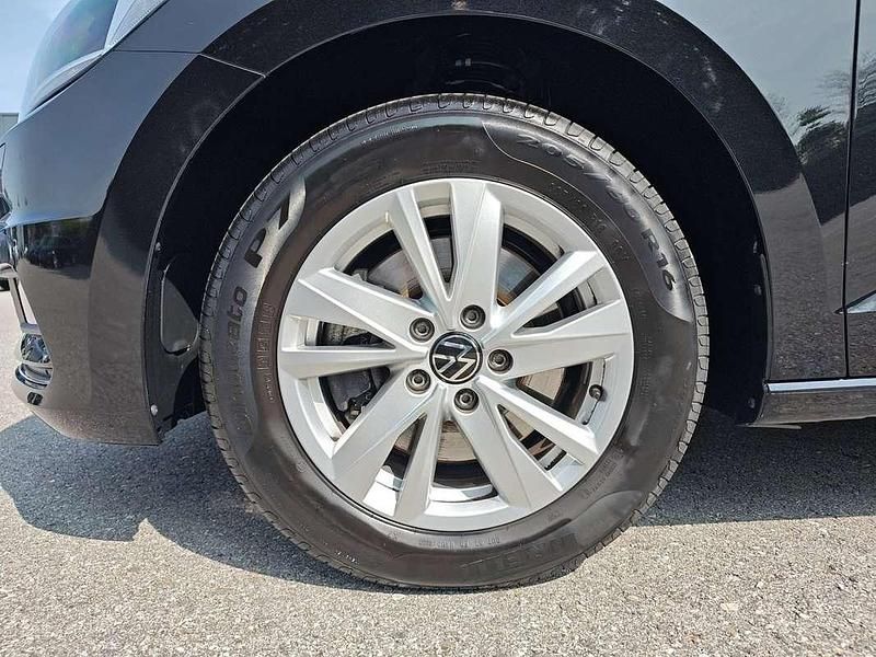 Gebraucht VW Touran Highline 150 PS (110 kW) 2023 Schwarz  metallicperleffektno Van / Kleinbus